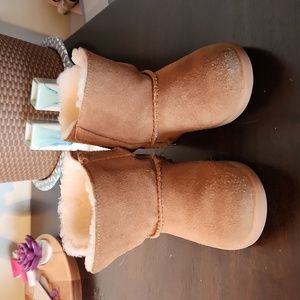 Ugg toddler size 7